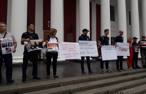 Одесситы требуют уволить строительного вице-мэра и начальника УКСа за смертельный пожар в детском лагере