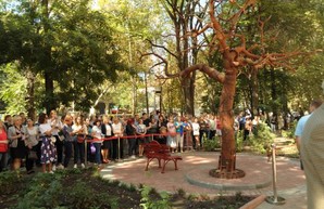 Возле одесского политеха «посадили» «Древо знаний»