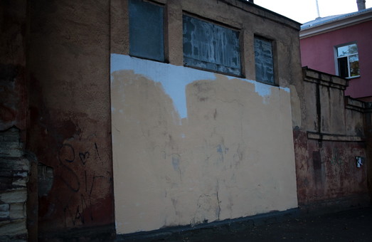 В Одессе появилась своя "стена срача" вместо стрит-арта (ФОТО)