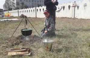 Спасатели Измаила варили кашу для школьников (ФОТО)
