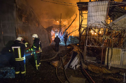 В Люстдорфе сгорели 16 куреней и двухэтажное административное здание (ФОТО, ВИДЕО)