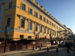 В Одессе завершается реставрация полуциркульного здания около Дюка (ФОТО)