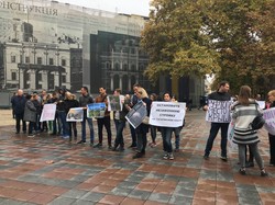 Перед одесским горсоветом протестуют против застройки санаториев (ФОТО)
