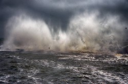 У одесских берегов бушует жестокий шторм (ФОТО, ВИДЕО)