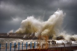 У одесских берегов бушует жестокий шторм (ФОТО, ВИДЕО)