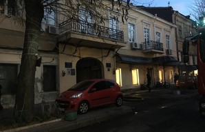 Пожар в центре Одессы: горел старый дом в Красном переулке (ФОТО)