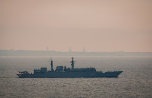 Мэр Одессы оказывает помощь украинским морякам и просит горожан не паниковать