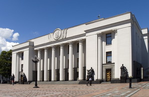 В стране на месяц введено военное положение