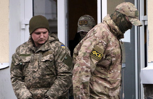 Украинских моряков, незаконно захваченных в Крыму, перевели в Москву