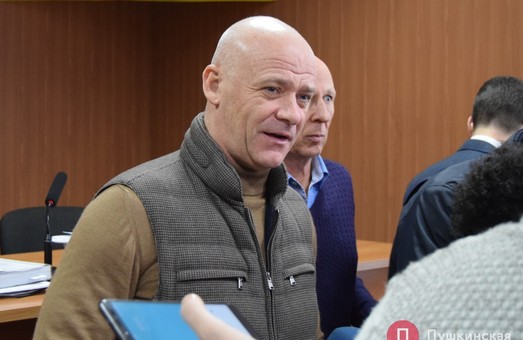 Мэру Одессы в суде никак не могут дочитать обвинение (ВИДЕО)