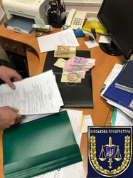 Подполковник СБУ присвоил 100 тысяч гривен (ФОТО)