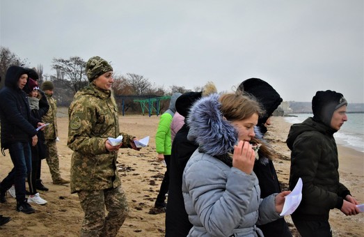 В Одессе дети поддержали украинских моряков (ФОТО)