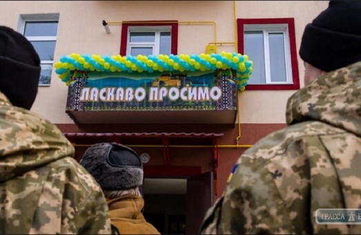 Министр обороны в канун Нового года порадовал одесских военных
