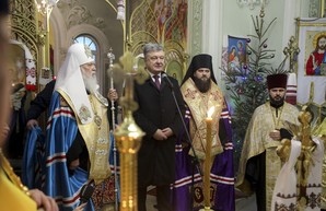 Порошенко принял участие в молебне вместе с Филаретом и другими иерархами