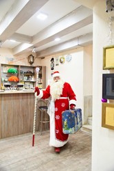 Последний номер «Всемирных Одесских новостей» раздавал Дед Мороз (ФОТО)