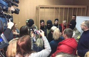 В Лефортовском суде Москвы украинским морякам кричали «Слава Украине» (ВИДЕО)