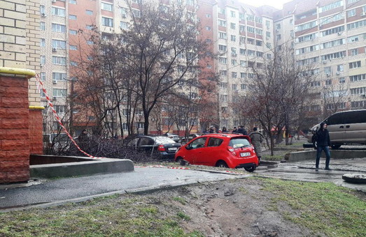 В Одессе по телефонному звонку полиция искала в жилой высотке 3 килограмма тротила