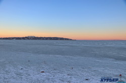 Зимняя Одесса: вечер у замерзшего Хаджибейского лимана (ФОТО)