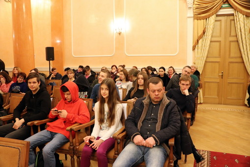 Одесский горсовет во время сессии заполнили школьниками (ФОТО)