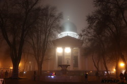 Одесса погрузилась в таинственный и очень красивый туман (ФОТО)