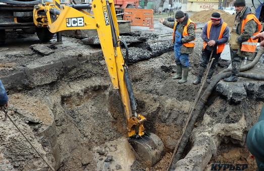 Место повреждения водопровода в Одессе найдено: воду дадут к 22 часам