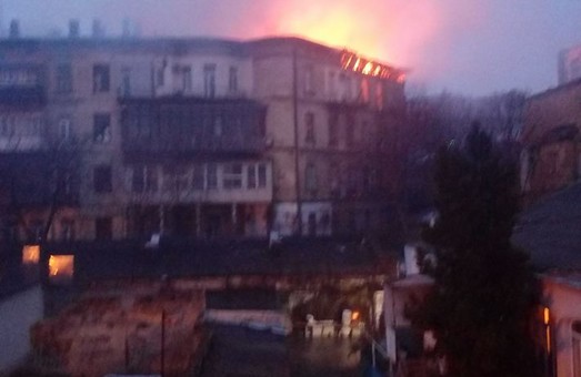 Ночной пожар и взрыв на Ришельевской (ФОТО)