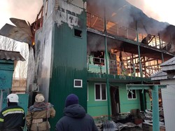 В Затоке сгорело 20 домиков на базах отдыха (ФОТО)