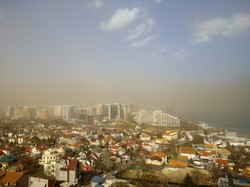 На Одессу обрушилась пыльная буря (ВИДЕО)