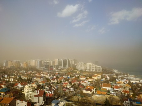 На Одессу обрушилась пыльная буря (ВИДЕО)