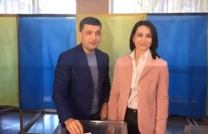 Премьер-министр Украины на президентских выборах проголосовал в родной Виннице