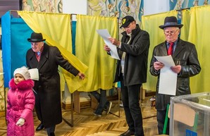 По состоянию на 15:00 в Украине уже проголосовало около 44% избирателей