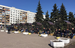 Под зданием ЦИК в Киеве собрались непонятные люди