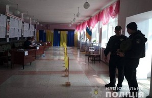 Полиция задержала одессита, который пытался вынести бюллетень с участка