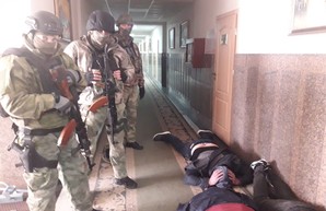 Налет на службу автодорог в Одесской области (ФОТО)