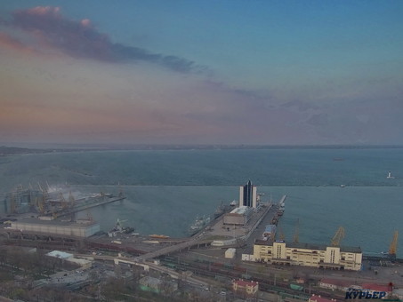 Главком ВМС Украины: российские военные корабли стоят на траверзе Одессы