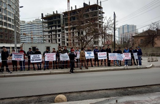В Одессе протестовали против застройки побережья высотными "жемчужинами" (ФОТО)