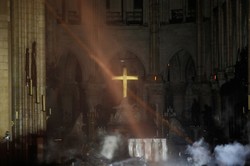 Сгорел Собор Парижской Богоматери, но его восстановят (ФОТО)