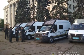 Одесская полиция уже контролирует Куликово поле и Соборную площадь: вход только через пункты фильтрации (ФОТО)