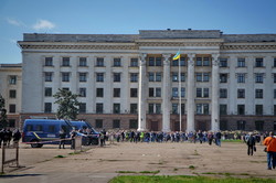 В Одессе на Куликовом поле немноголюдно: память погибших отмечают под флагом Украины (ФОТО, ВИДЕО)