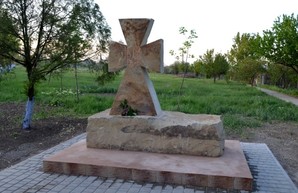 В райцентре Одесской области устанавливают памятник погибшим в АТО (ФОТО)