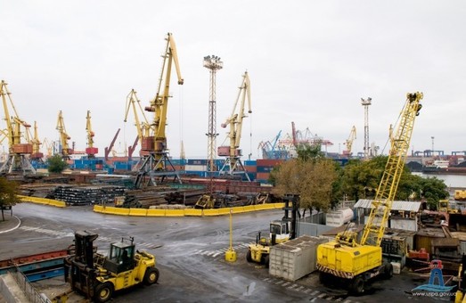 От властей Одессы требуют обеспечить беспрепятственный въезд транспорта в порт