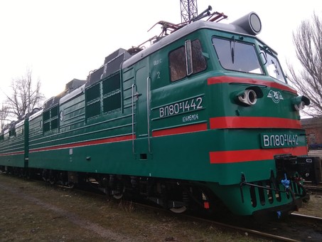 С начала года два магистральных электровоза для Одесской железной дороги капитально отремонтировали в Запорожье