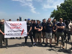 В Одессе жгли файеры: всеукраинская акция с требованием наказать убийц Екатерины Гандзюк (ФОТО)