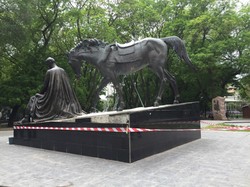 В Одессе начали ремонтировать памятник атаману Черноморских казаков