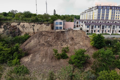 Почему в Одессе ползет берег в районе 411-й батареи и жилых многоэтажек