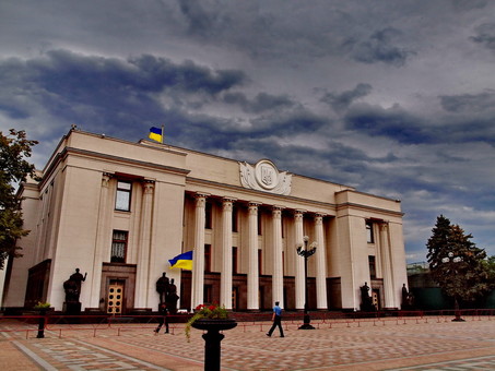Верховную Раду таки распускают вопреки Конституции Украины