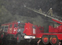 Одесские спасатели ликвидировали пожар в мебельном цеху (ФОТО)