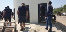 В Одессе разрушили незаконное кафе на пляже