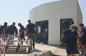 В Одессе разрушили незаконное кафе на пляже