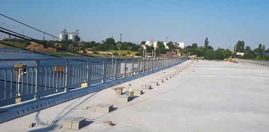 Сооружение моста через Сухой лиман вошло в финальную стадию
